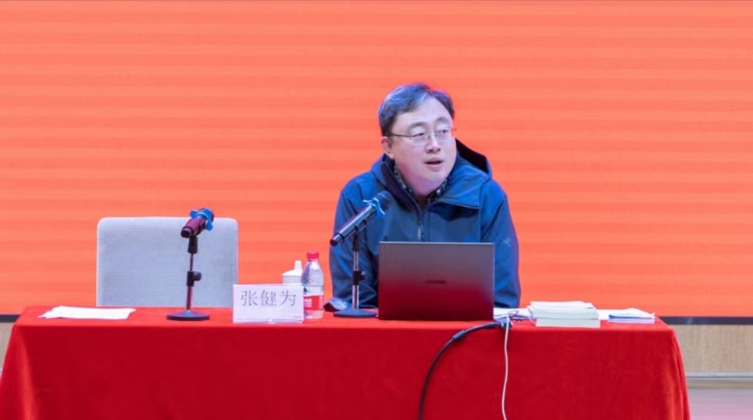 “不负韶华 强国有我”——张健为书记为江软学子讲课